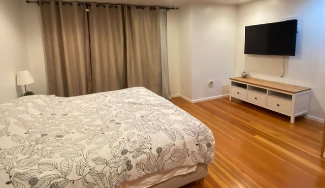 Contemporary 2BR Townhouse near Downtown Seattle