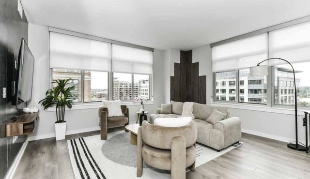 Contemporary 2BR with Gym, Parking & Rooftop Views