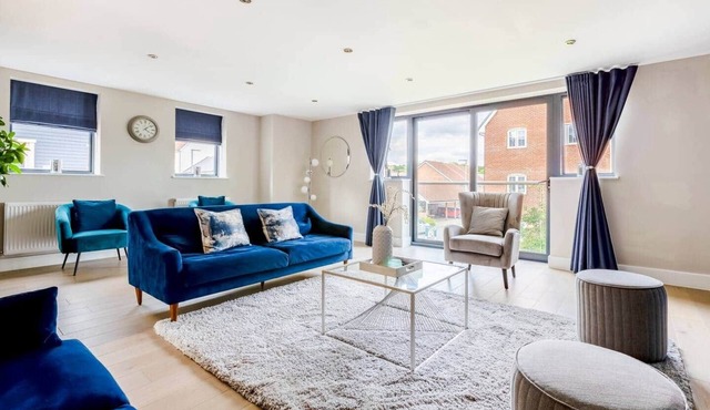 Contemporary 3 Bedroom Fully Detached Town House