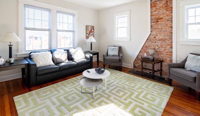 Contemporary 3-Bedroom Home with Balcony in RVA