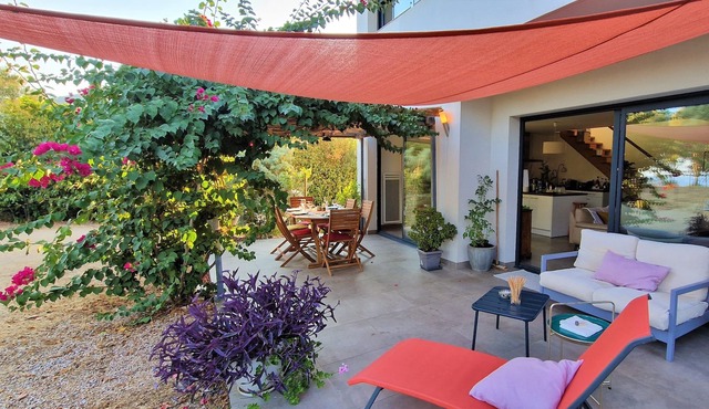 Contemporary 3-bedroom villa 10 minutes from beaches and Ajaccio