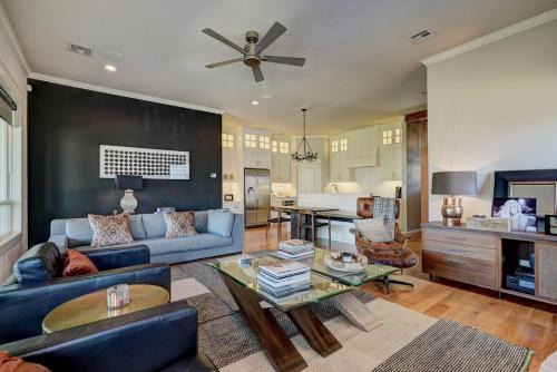 Contemporary 3B 2B Luxuriously Furnished Home