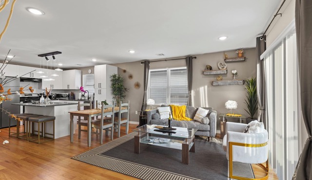 Contemporary 3bds near NYC/EWR with free parking