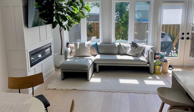 Contemporary 3BR Family-Friendly Oasis Close to the Lake