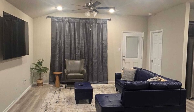 Contemporary 3BR Home Near Base Fast Wi-Fi, Smart TV, Coffee Station