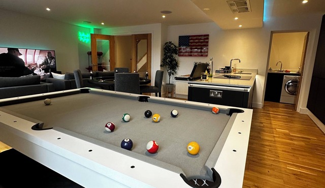 Contemporary 4 bedroom home in the heart Brighton.