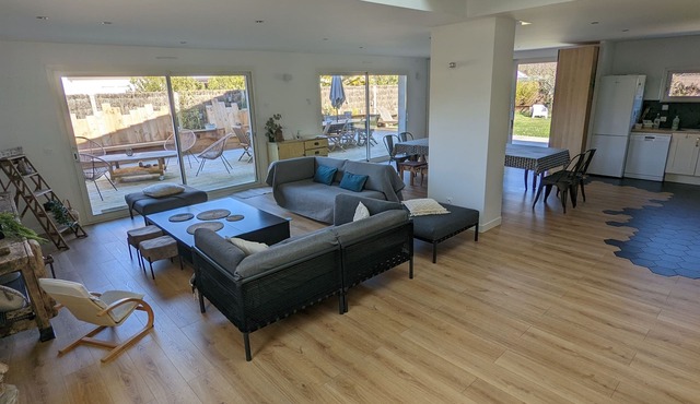 Contemporary 4* loft-style villa