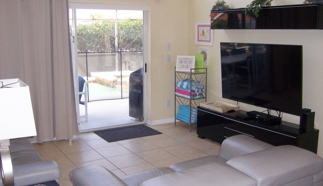 CONTEMPORARY 5 BEDROOM POOL/SPA HOME. GREAT PLACE TO SPEND PRIVATE FAMILY TIME