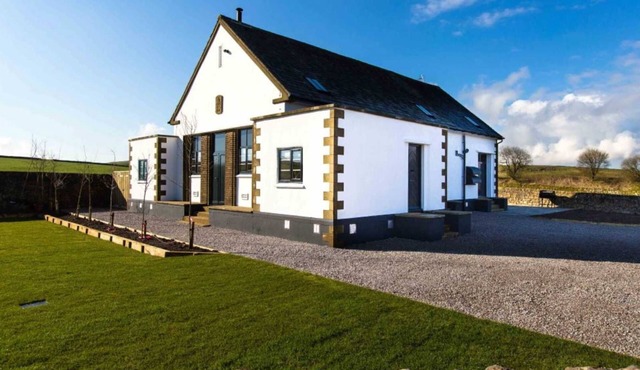 Contemporary 9 bedroom holiday home, next to the High Peak & Tissington Trails.
