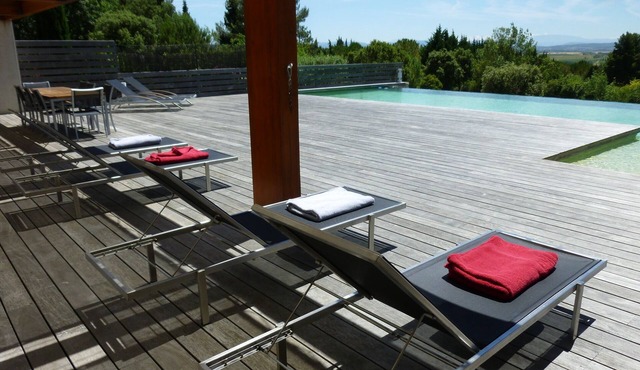 Contemporary architect villa standing large swimming pool, view 7 km Carcassonne