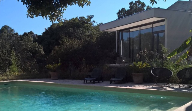 Contemporary air-conditioned villa in large Mediterranean-type landscape garden