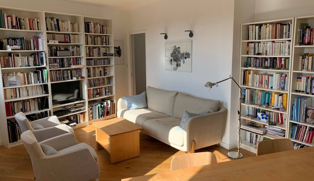 Contemporary apartment on the banks of the Canal du Midi.85 m2. Private garage.