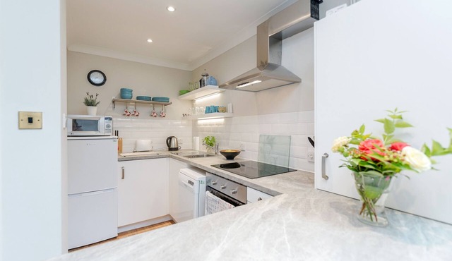 Contemporary apartment in central Winchester