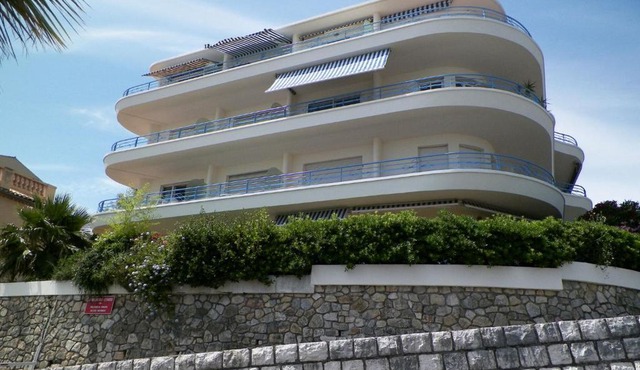 Contemporary Apartment in Antibes with Terrace