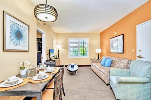 Contemporary Apartment with Pool Hot Tub - Close to Universal Studios