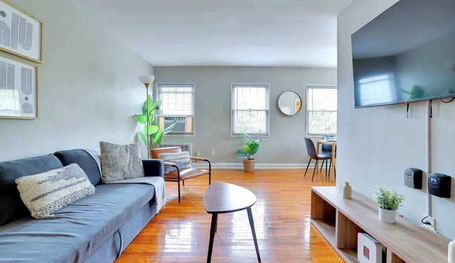 Contemporary Apt W Fitness & Workspace