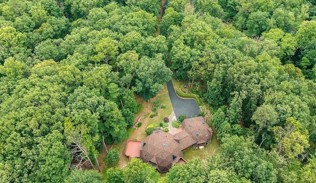 Contemporary Architectural Gem: Modern Retreat 5 Bedroom Home