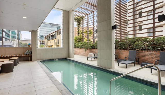 Contemporary 1-Bed with Pool Near Brisbane River