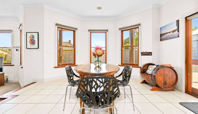 Contemporary Australian home in central location