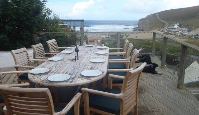 Contemporary Beach House with sea views and short walk to Blue Flag beach