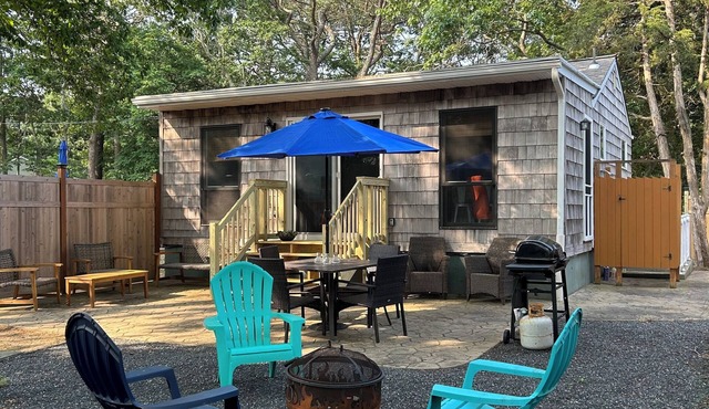 Contemporary Beach Cottage - Walk to Bay, Minutes from Ocean