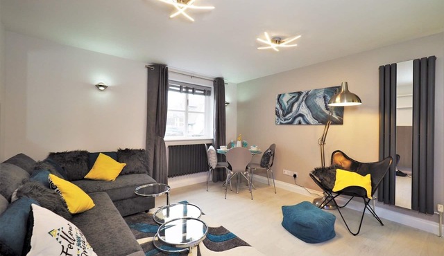 Contemporary Boutique 4 Sleeper Eton High Street - Pass the Keys