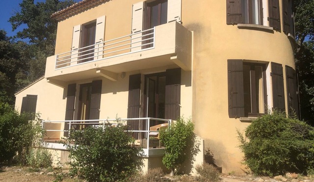 Contemporary bright and friendly villa with private park, view over the Rhône valley.