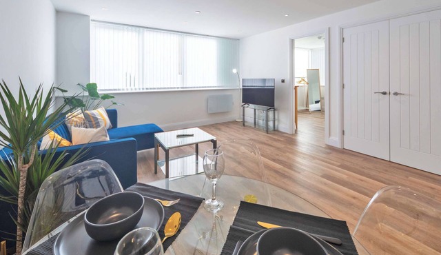 Contemporary & Bright 1 Bed Apartment in Gravesend