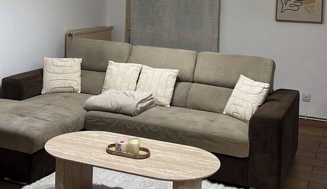 Contemporary charm 5 minutes from the center and quayside