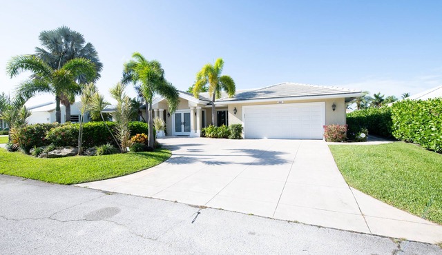 Contemporary Canal-Front Home with Private Pool & Spa, Free WiFi & Private W/D