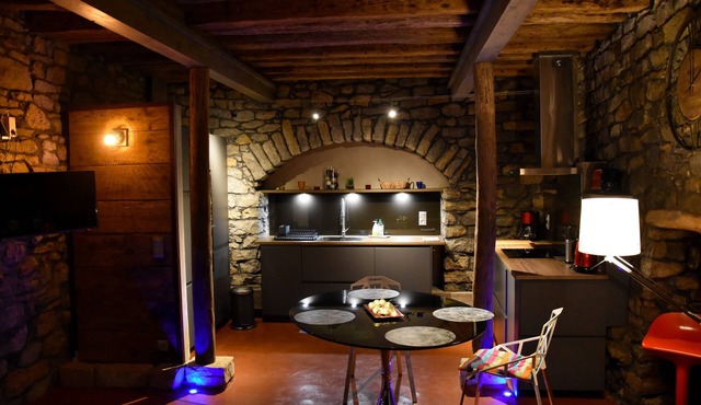 Contemporary cellar in the heart of Arbois KV'O37