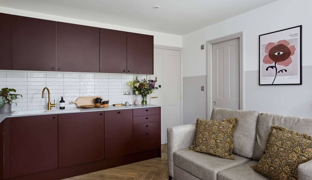 Contemporary Central Duplex by Black Door Stays