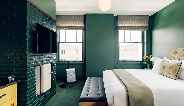 Contemporary & Centrally Located Hotel, Great Base for Pier 57 & Lumen Field