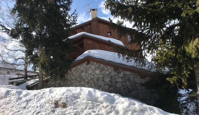 Contemporary Chalet for 14, with Jacuzzi.