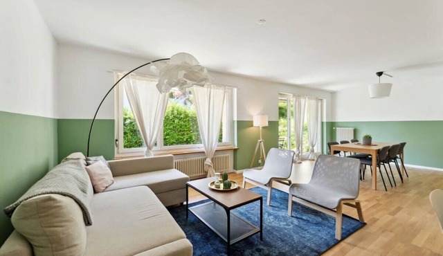 Contemporary Chic: Cozy Ruschlikon APT
