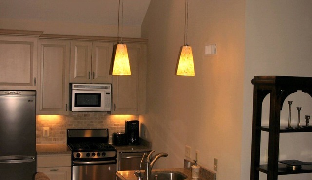 Contemporary colonial cottage, close to dwntown Rockville and metro, accessible.