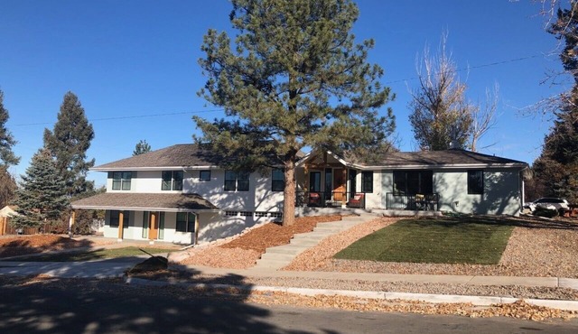 Contemporary, comfortable and charming - just 3 blocks to Downtown Castle Rock