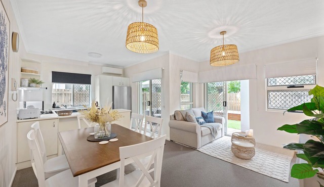 Contemporary Comfy ~ 2Bed/2Bath/1Car ~ Hawthorne