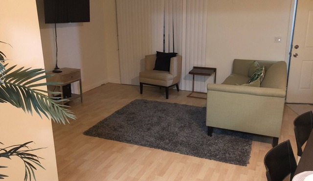 Contemporary Condo near JPL/Universal Studios/Burbank/DTLA/Pasadena