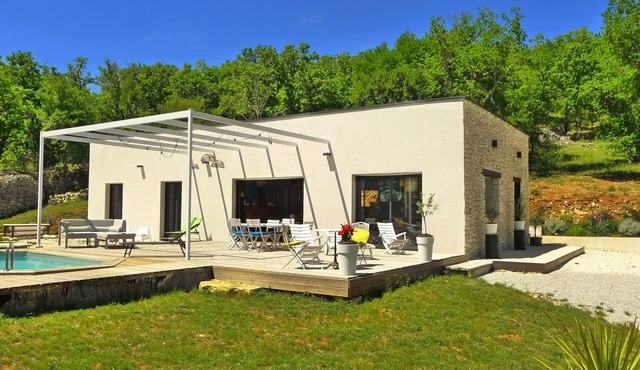 Contemporary cottage on one level at 20 min. from CAHORS