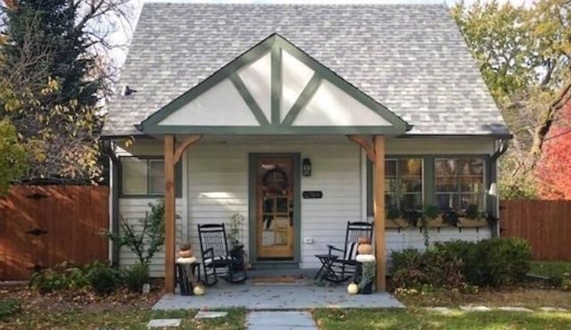 Contemporary Cottage 5 min walk to major bike path