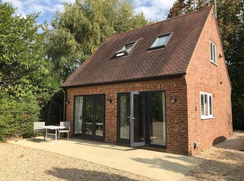 Contemporary Cottage outside South Harting