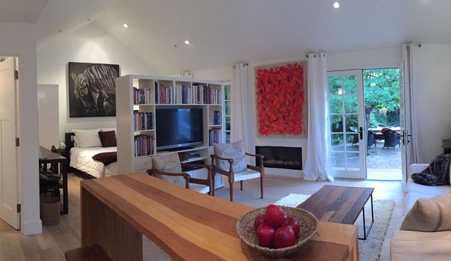 Contemporary Designer Cottage, Garden View, 3 Blocks From From The Plaza