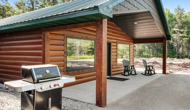 Contemporary dog-friendly cabins with hot tub, fireplaces, patios, & washers + dryers