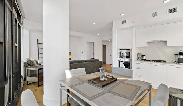 Contemporary | Downtown | Views | Luxury