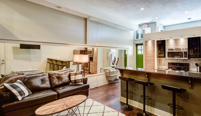 Contemporary Downtown Apartment on Washington Street
