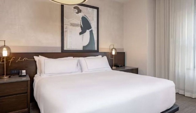 Contemporary Elegance Paired w/Quiet Retreat in Historic King Room