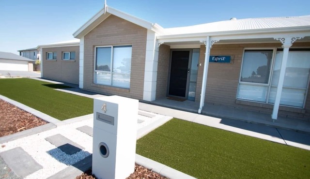 Contemporary ‘Esprit’ with river reserve access