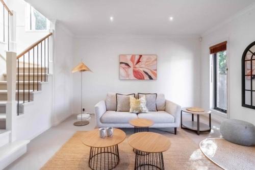 Contemporary Family Living at 4 Seafarer Way