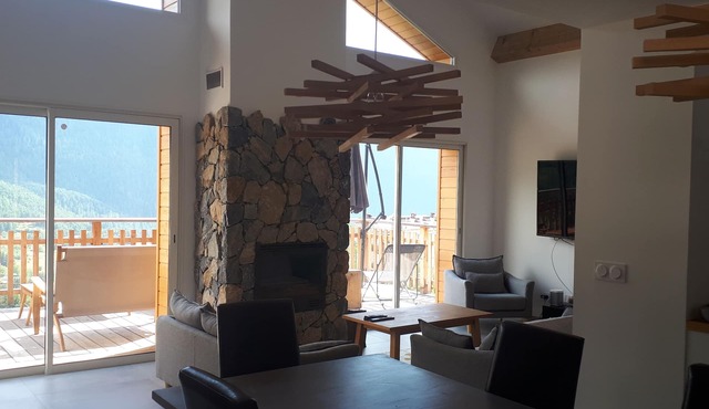 Contemporary family chalet 2 minutes from "La Colmiane" ski resort